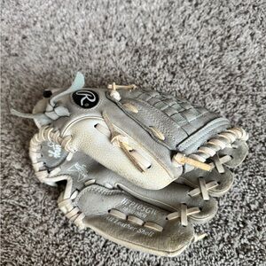 Rawlings Gray Baseball Glove